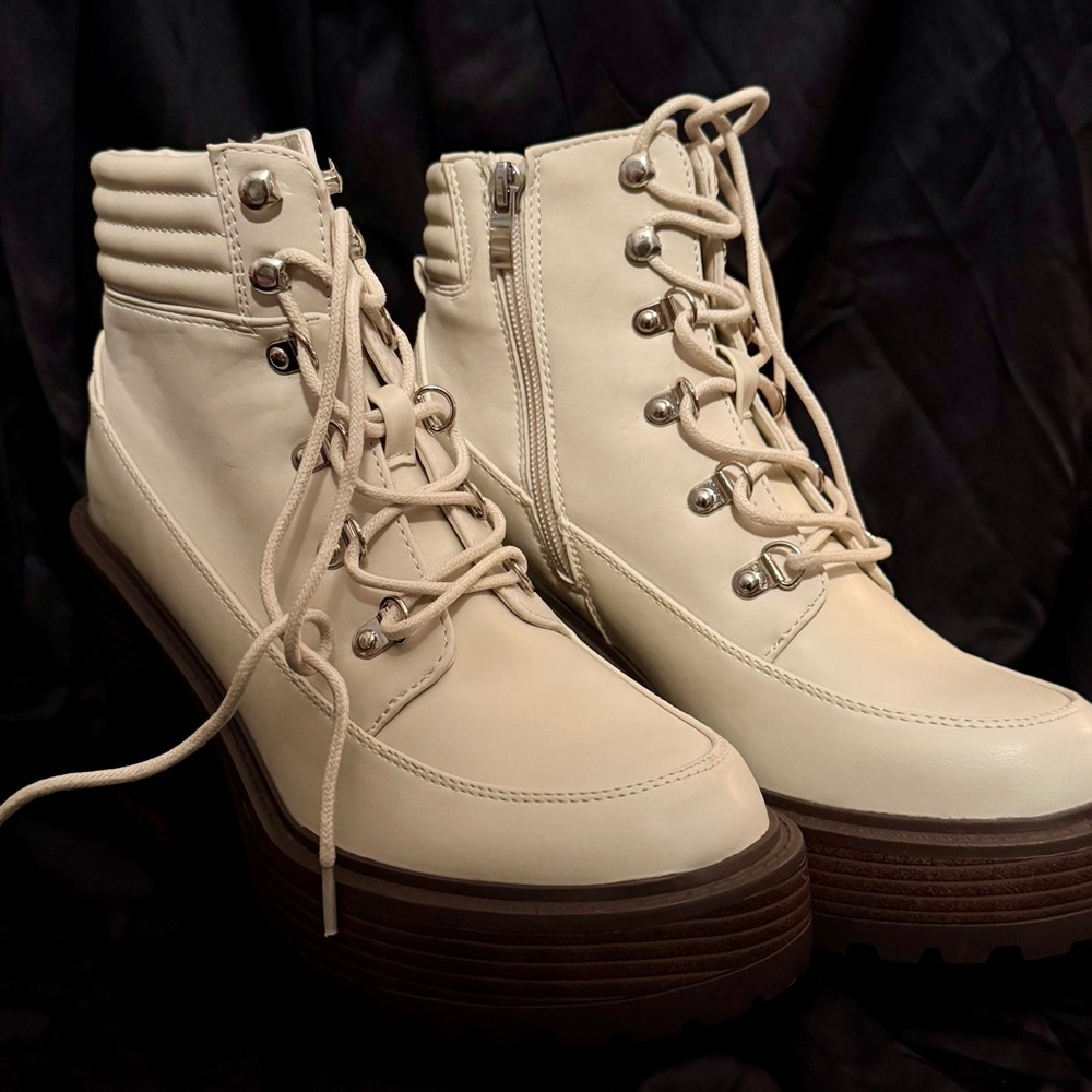Womens Vegan Leather Lug Sole Heeled Combat Boots Size 9